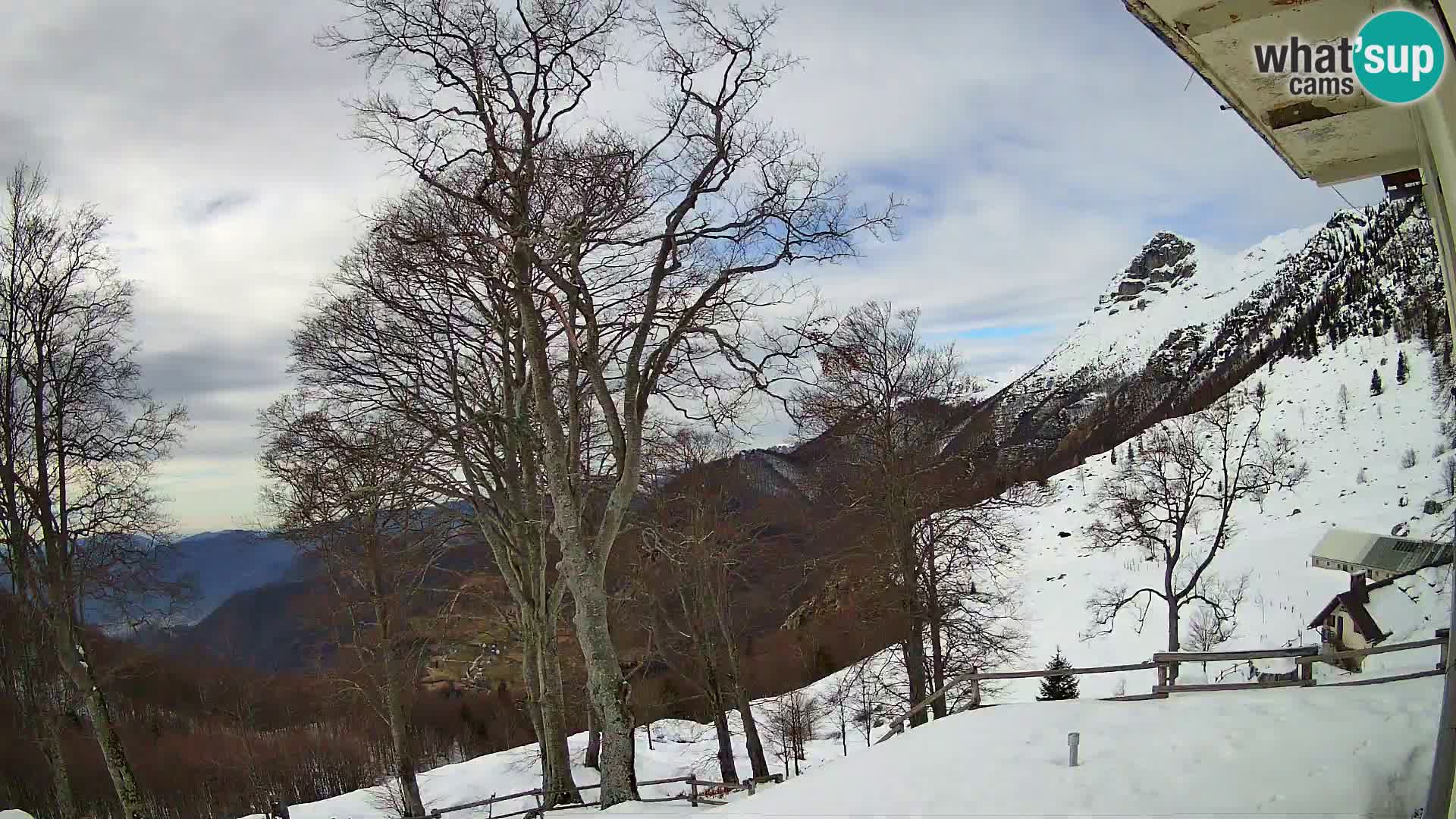 Planina Razor Mountain Hut live cam (1315) | view to Tolminski Migovec