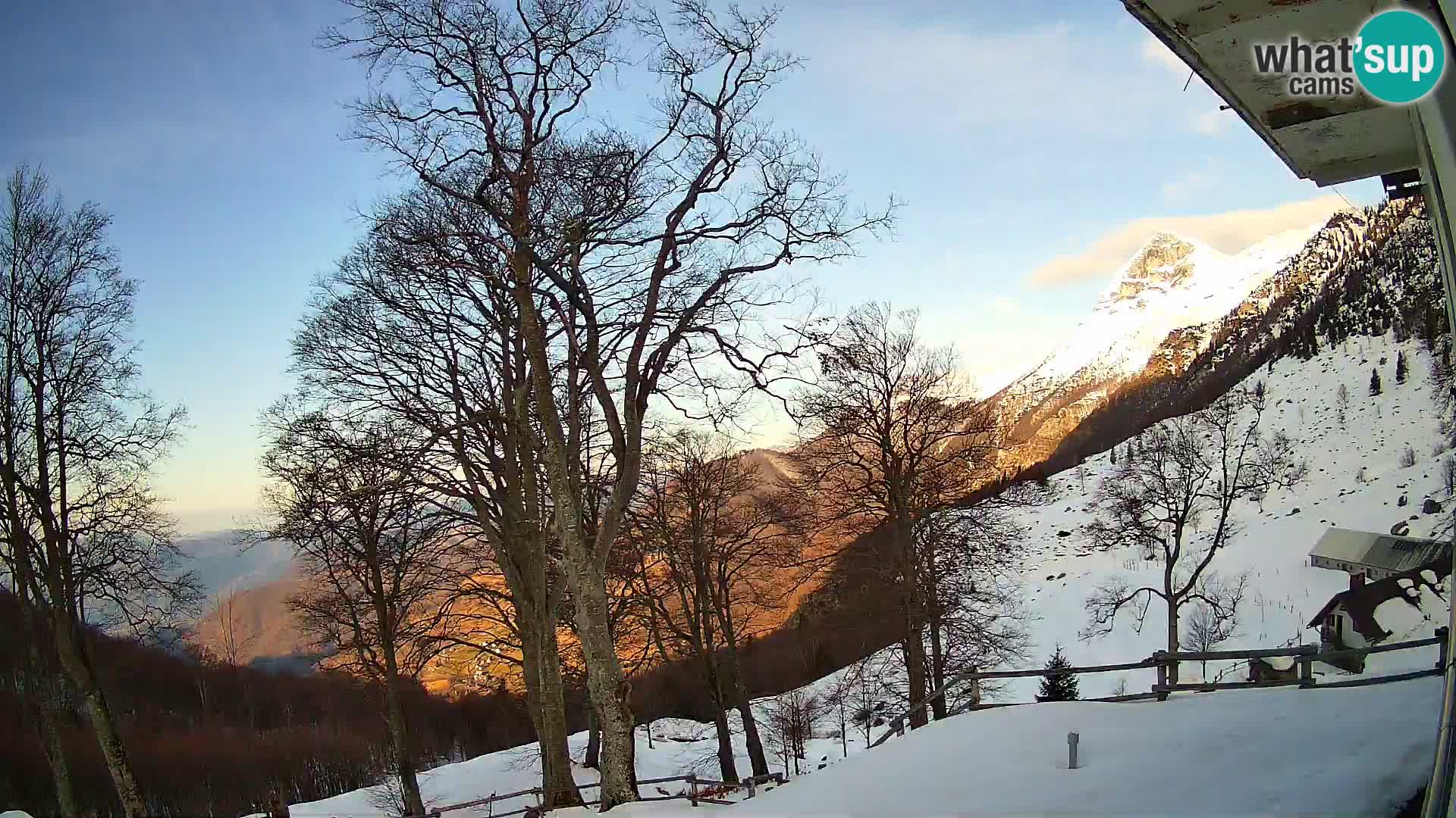 Refuge de la montagne Planina Razor caméra en direct (1315) | vue sur Tolminski Migovec