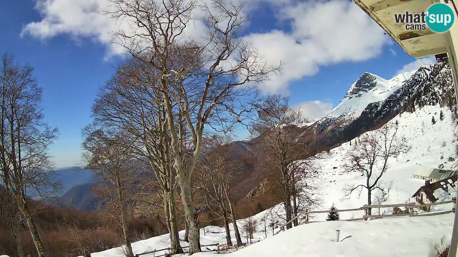 Planina Razor Mountain Hut live cam (1315) | view to Tolminski Migovec