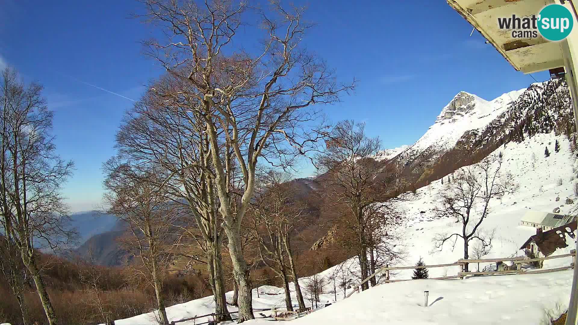 Planina Razor Mountain Hut live cam (1315) | view to Tolminski Migovec