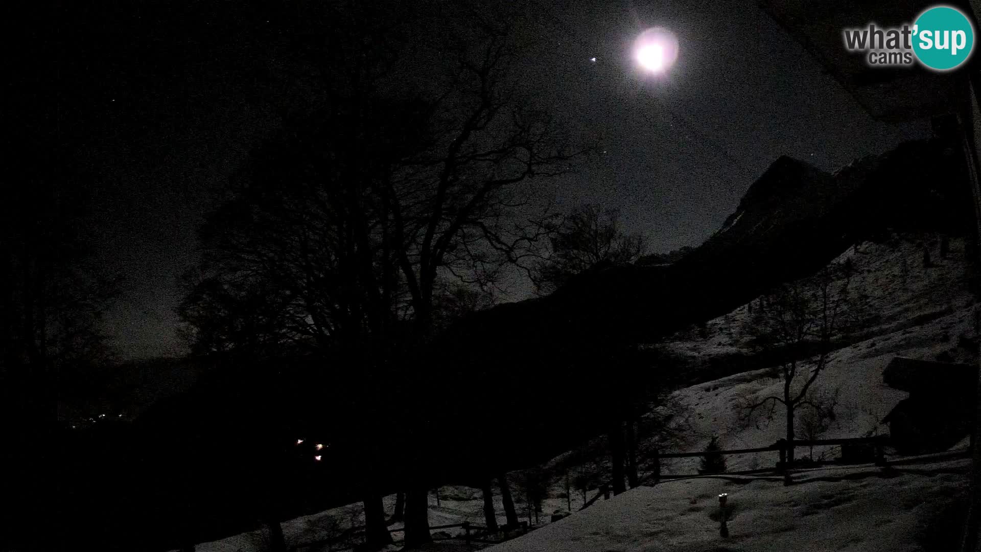 Planina Razor Mountain Hut live cam (1315) | view to Tolminski Migovec