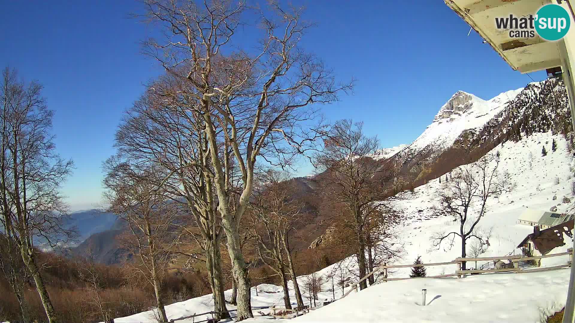 Refuge de la montagne Planina Razor caméra en direct (1315) | vue sur Tolminski Migovec