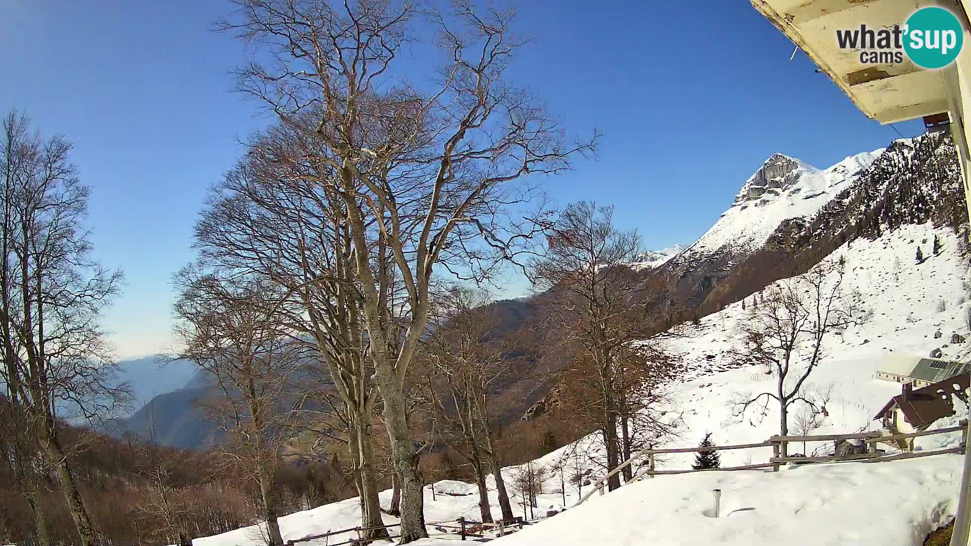 Planina Razor Mountain Hut live cam (1315) | view to Tolminski Migovec