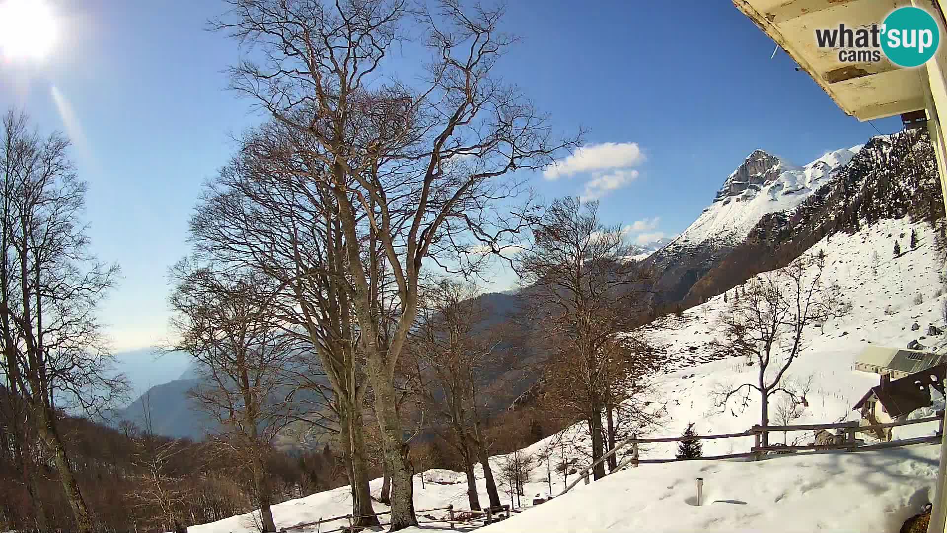 Koča na Planini Razor spletna kamera (1315) | Pogled na Tolminski Migovec