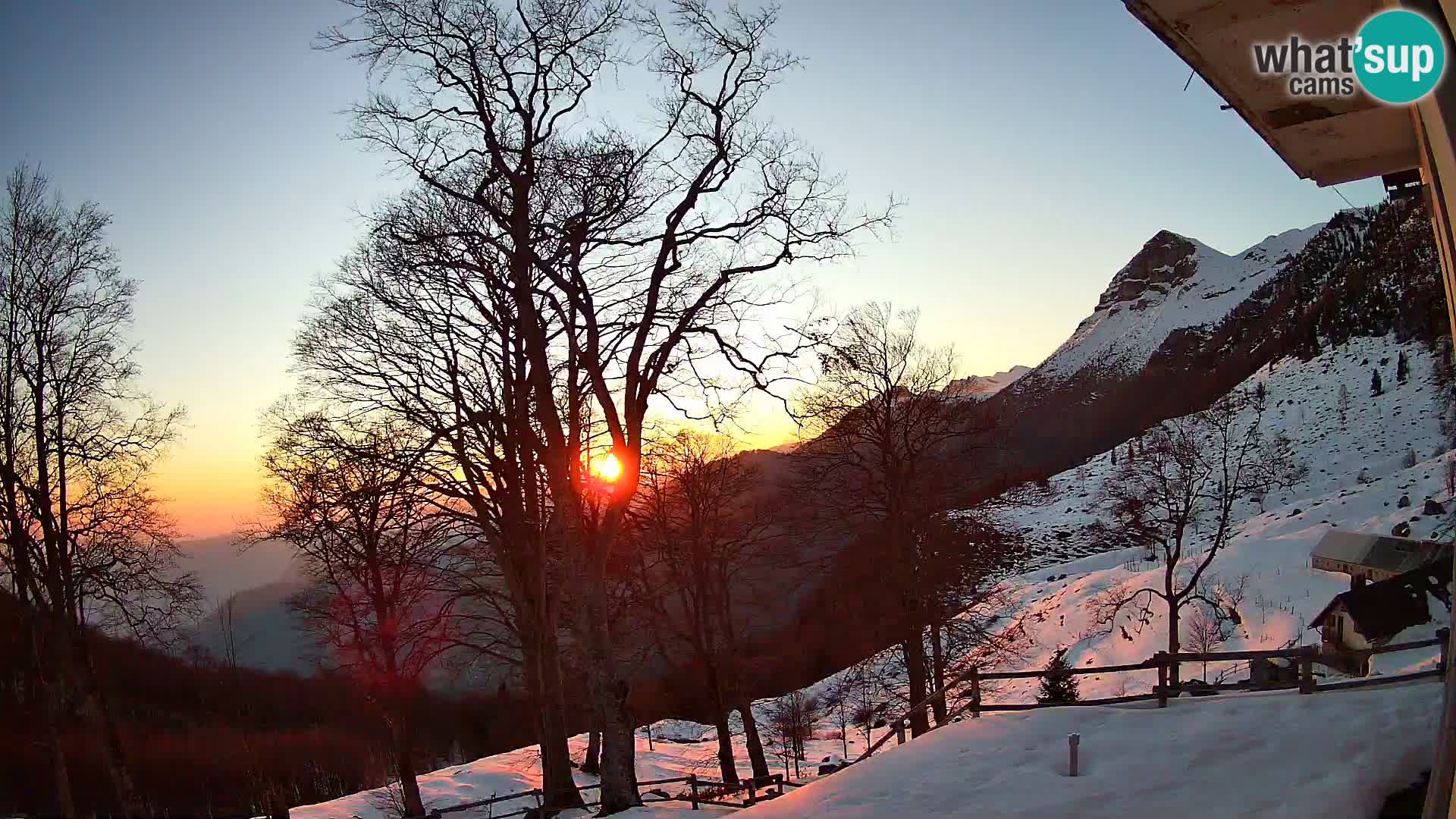 Planina Razor Mountain Hut live cam (1315) | view to Tolminski Migovec