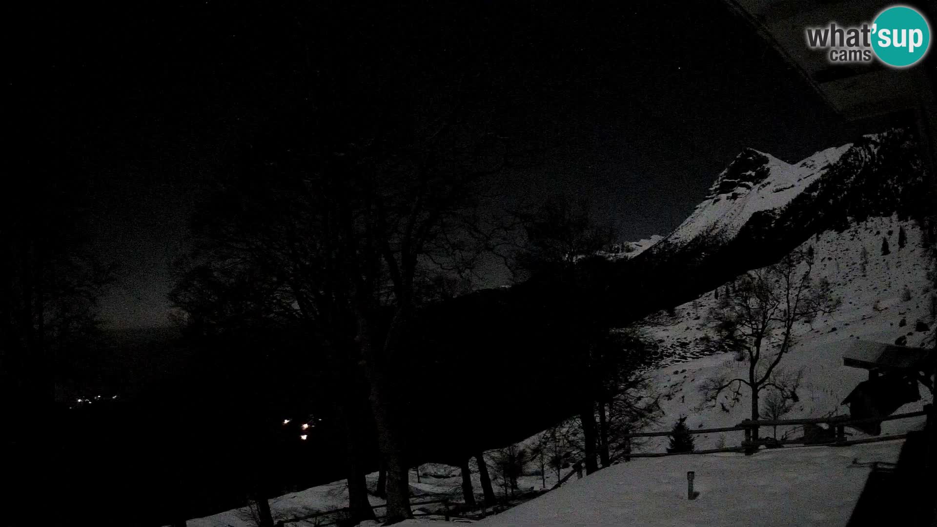 Planina Razor Mountain Hut live cam (1315) | view to Tolminski Migovec