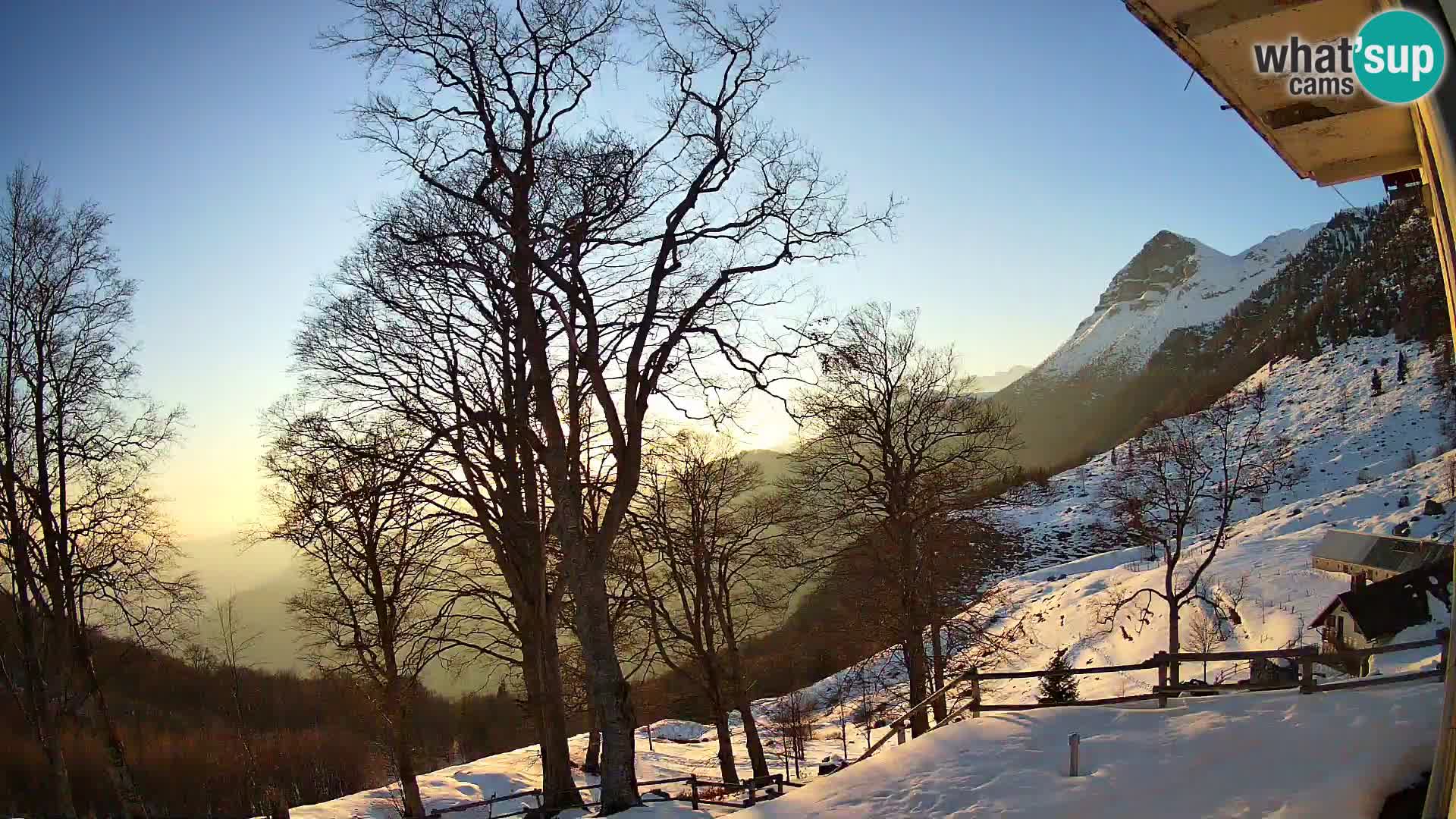 Planina Razor Bergütte Webcam (1315) | Blick auf Tolminski Migovec