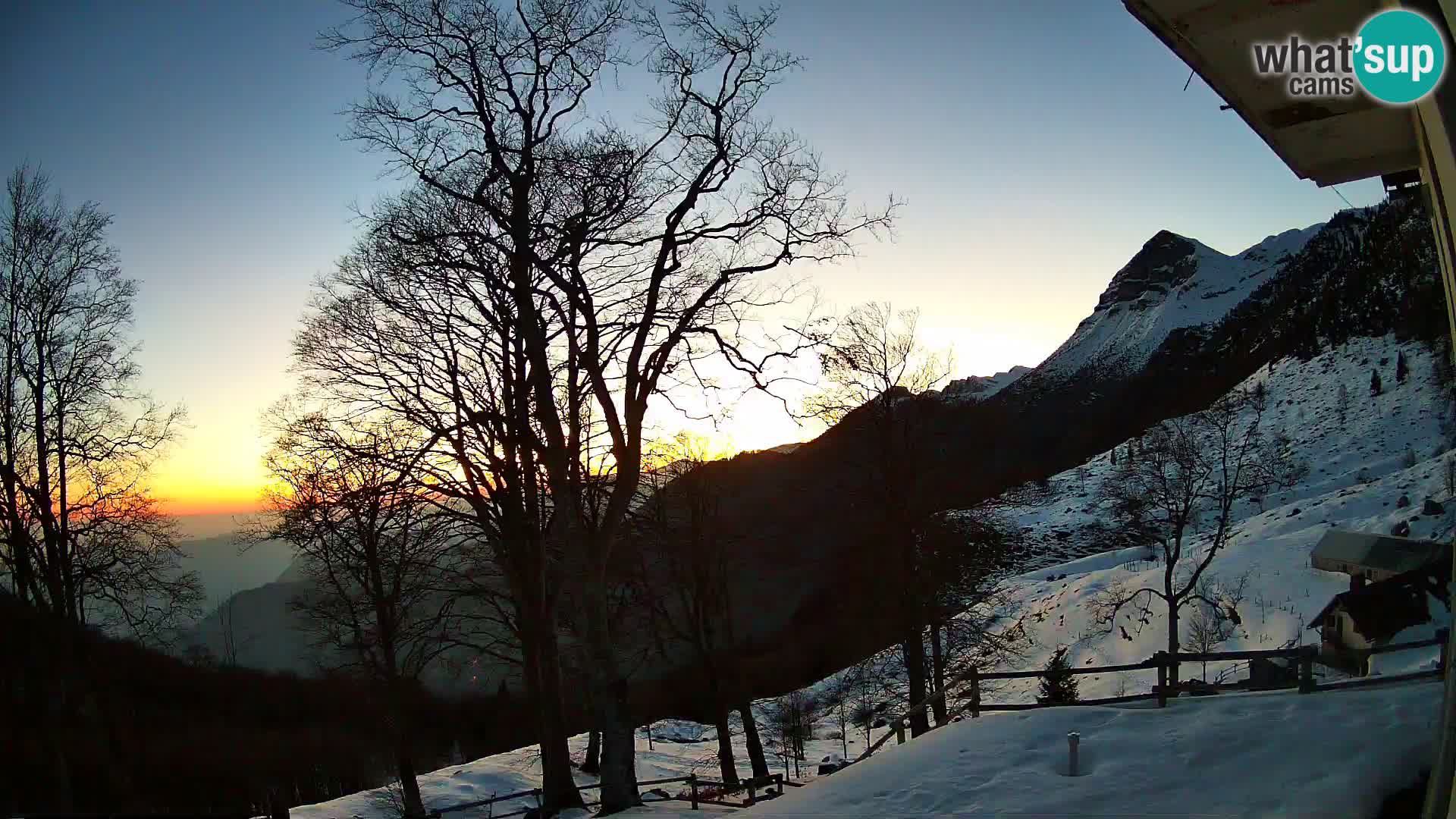 Planina Razor Bergütte Webcam (1315) | Blick auf Tolminski Migovec