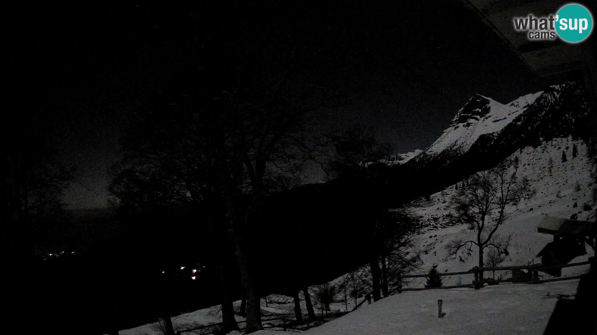 Planina Razor Mountain Hut live cam (1315) | view to Tolminski Migovec