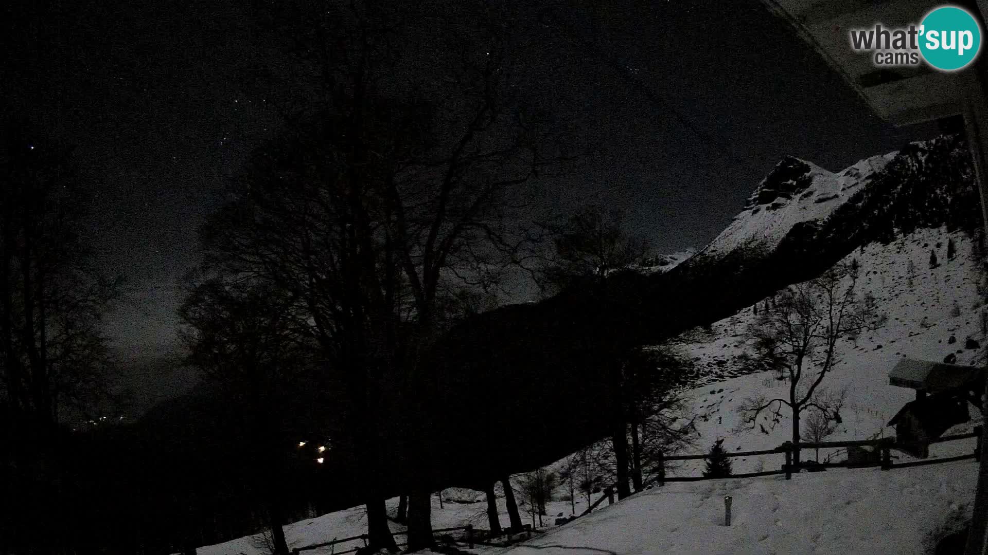 Planina Razor Mountain Hut live cam (1315) | view to Tolminski Migovec