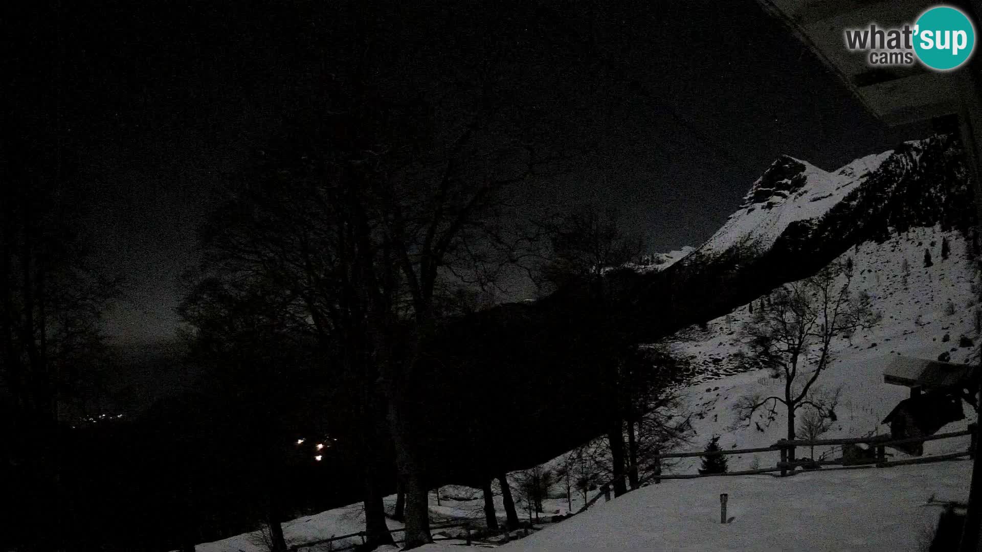 Baita di montagna Planina Razor webcam (1315) | vista su Tolminski Migovec