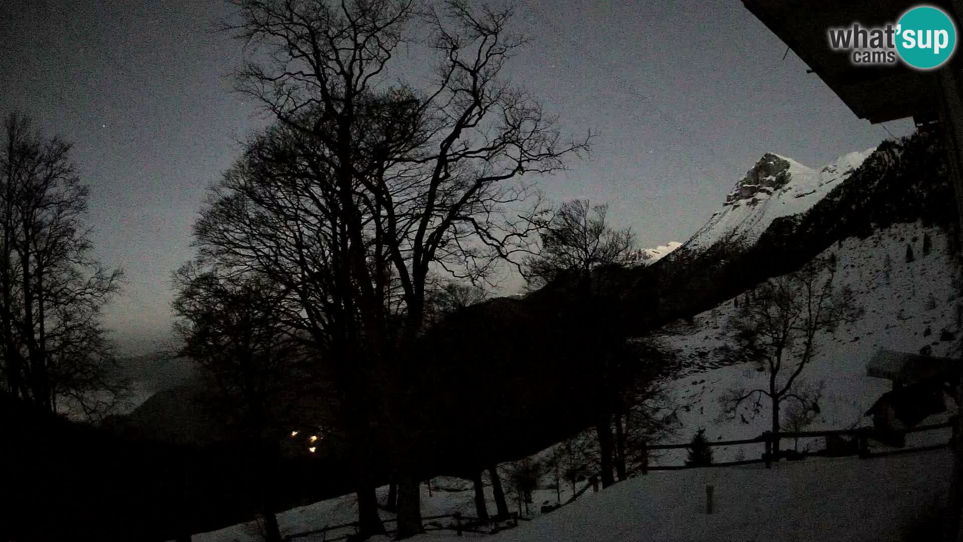 Planinarski dom na planini Razor (1315) | Pogled na Tolminski Migovec