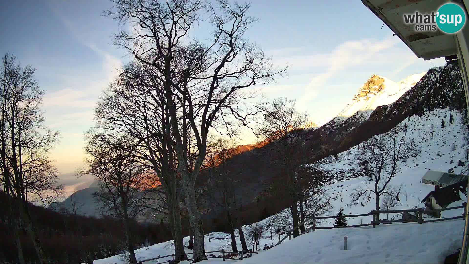 Baita di montagna Planina Razor webcam (1315) | vista su Tolminski Migovec