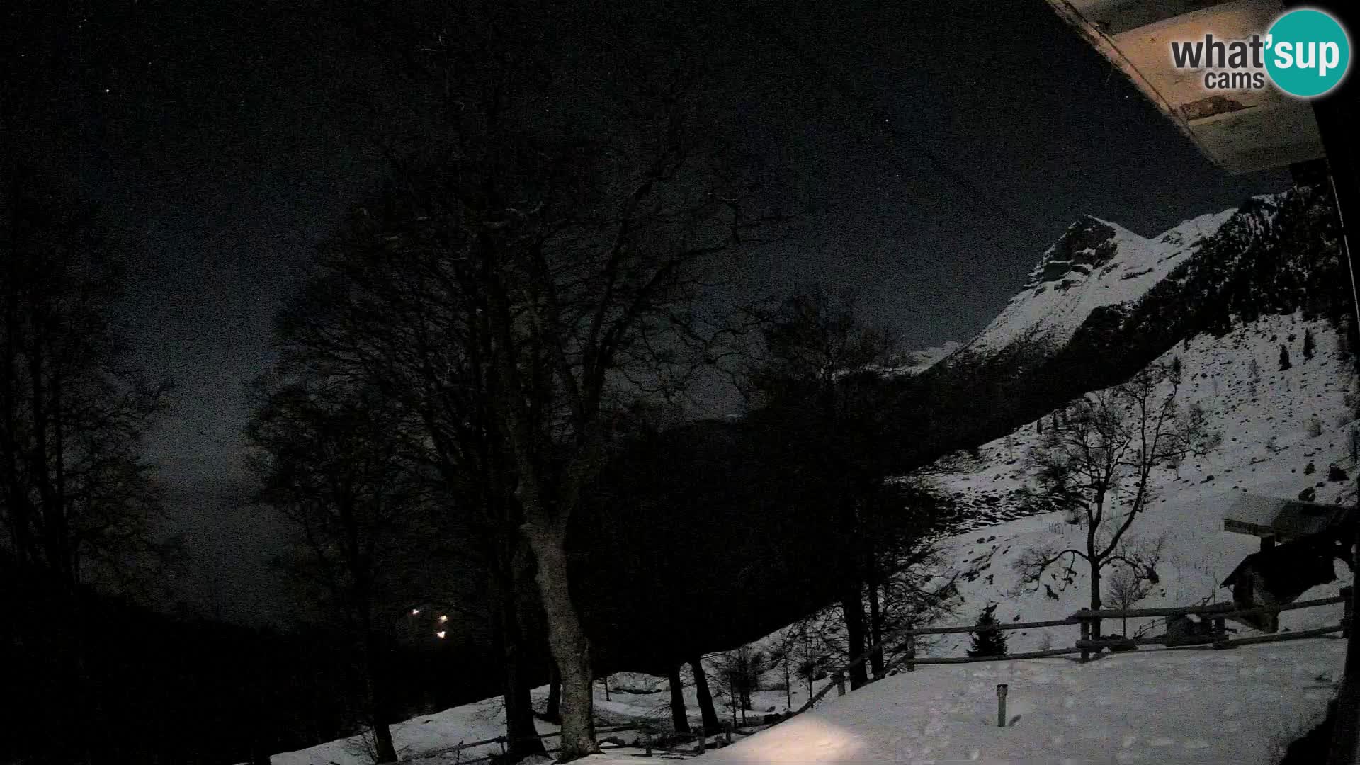 Planina Razor Mountain Hut live cam (1315) | view to Tolminski Migovec