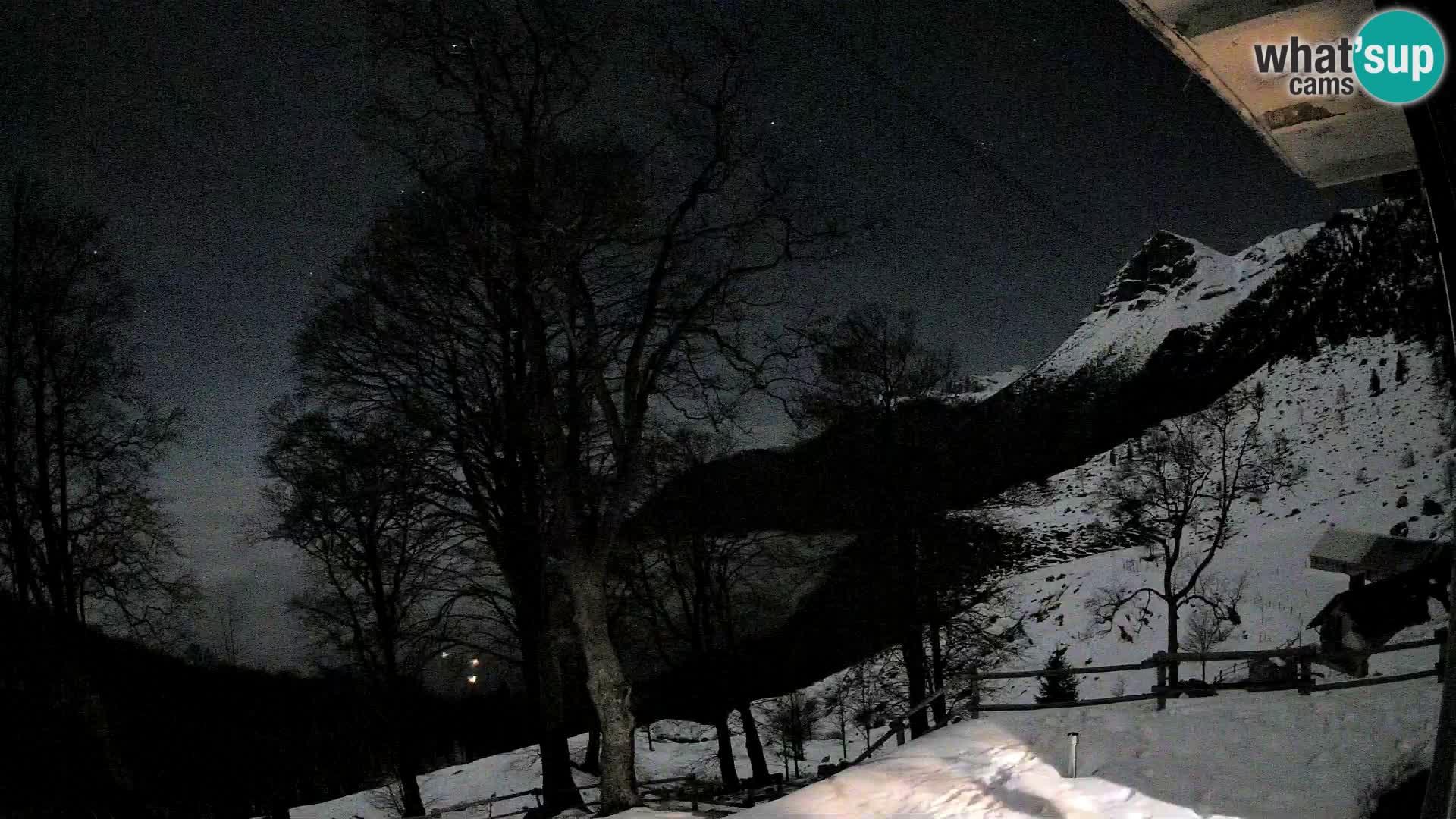 Baita di montagna Planina Razor webcam (1315) | vista su Tolminski Migovec