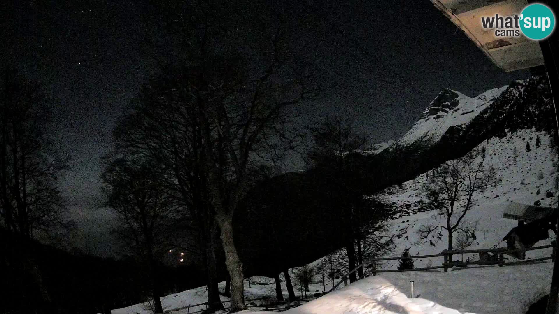 Baita di montagna Planina Razor webcam (1315) | vista su Tolminski Migovec