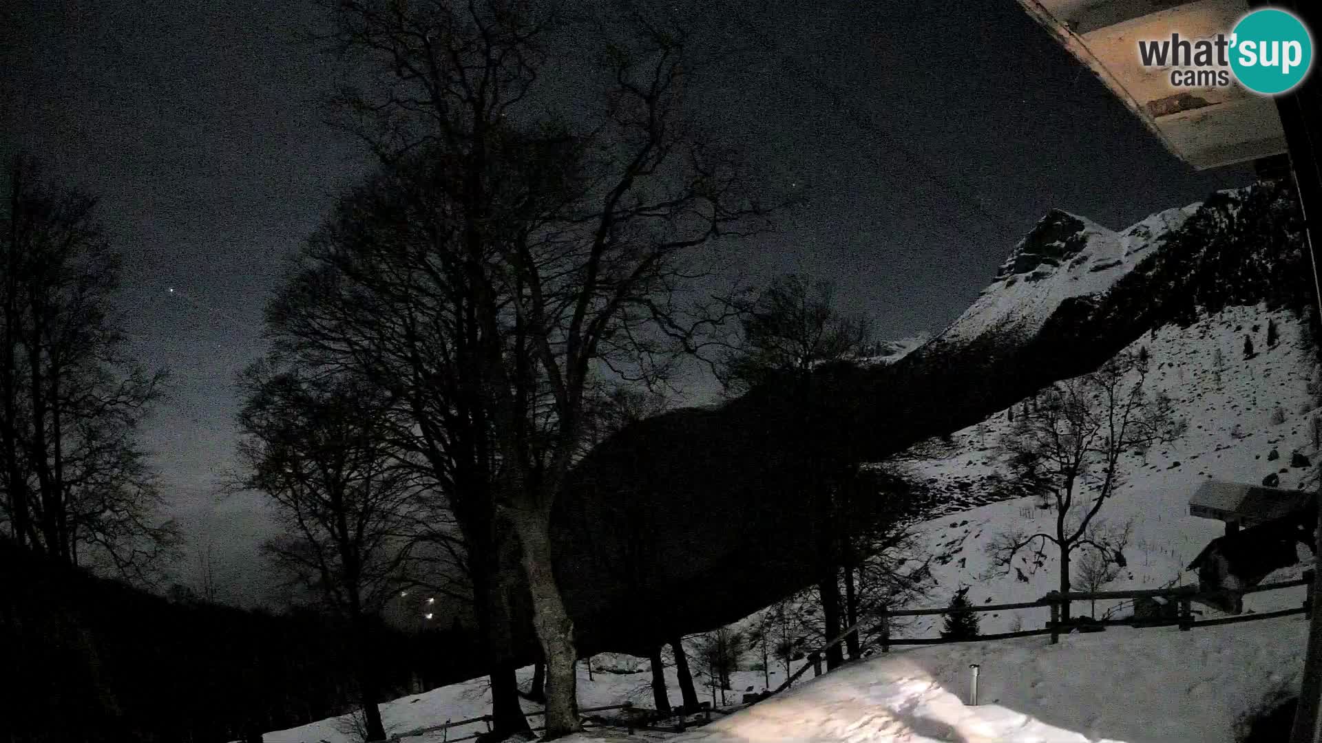 Planina Razor Bergütte Webcam (1315) | Blick auf Tolminski Migovec