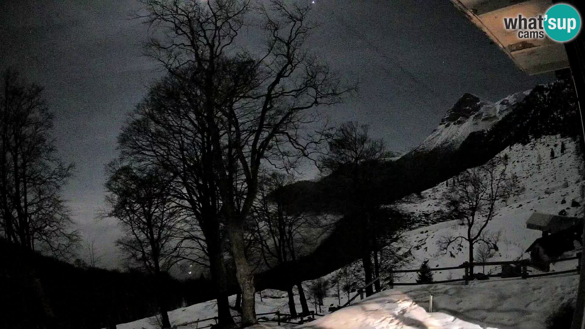 Planina Razor Mountain Hut live cam (1315) | view to Tolminski Migovec