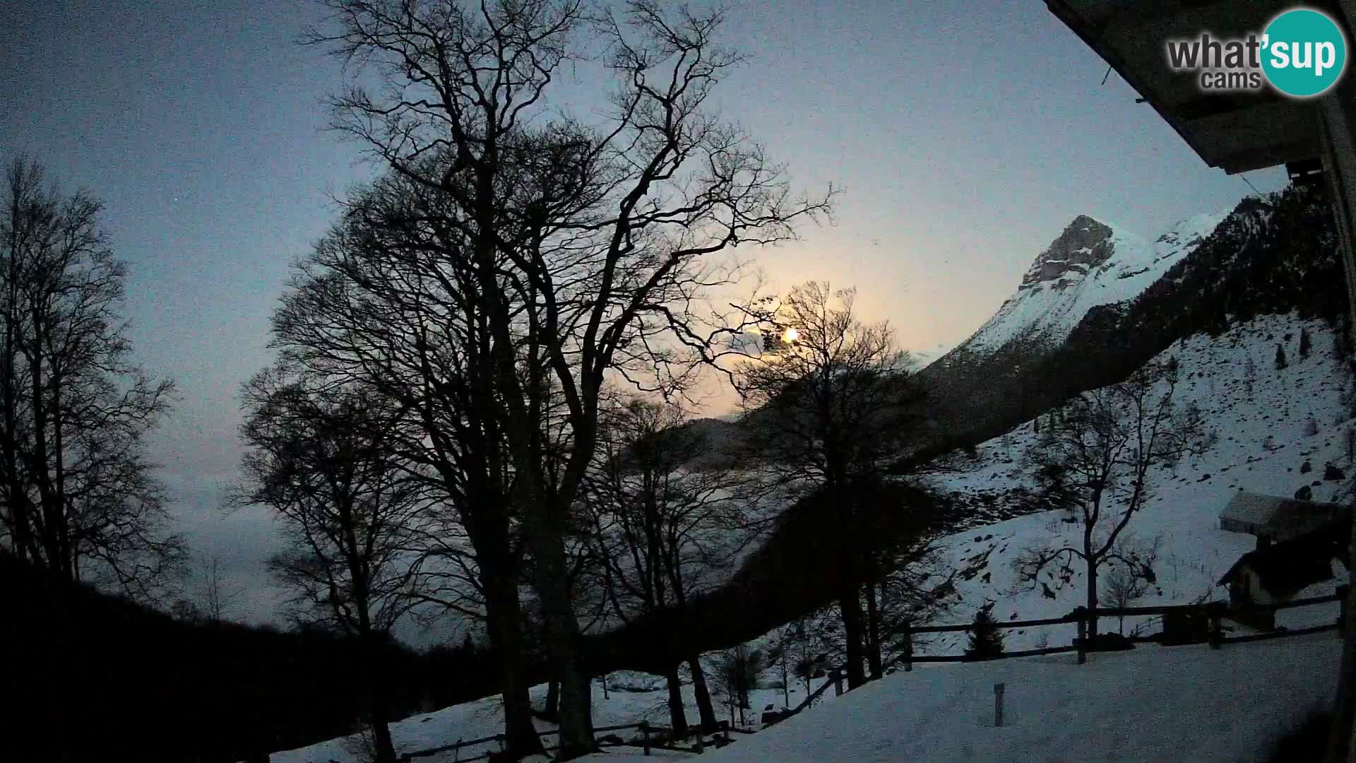 Planinarski dom na planini Razor (1315) | Pogled na Tolminski Migovec