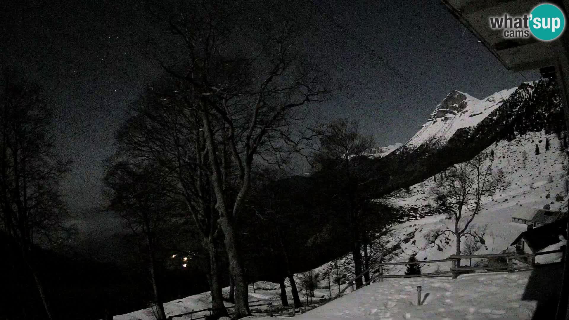 Baita di montagna Planina Razor webcam (1315) | vista su Tolminski Migovec