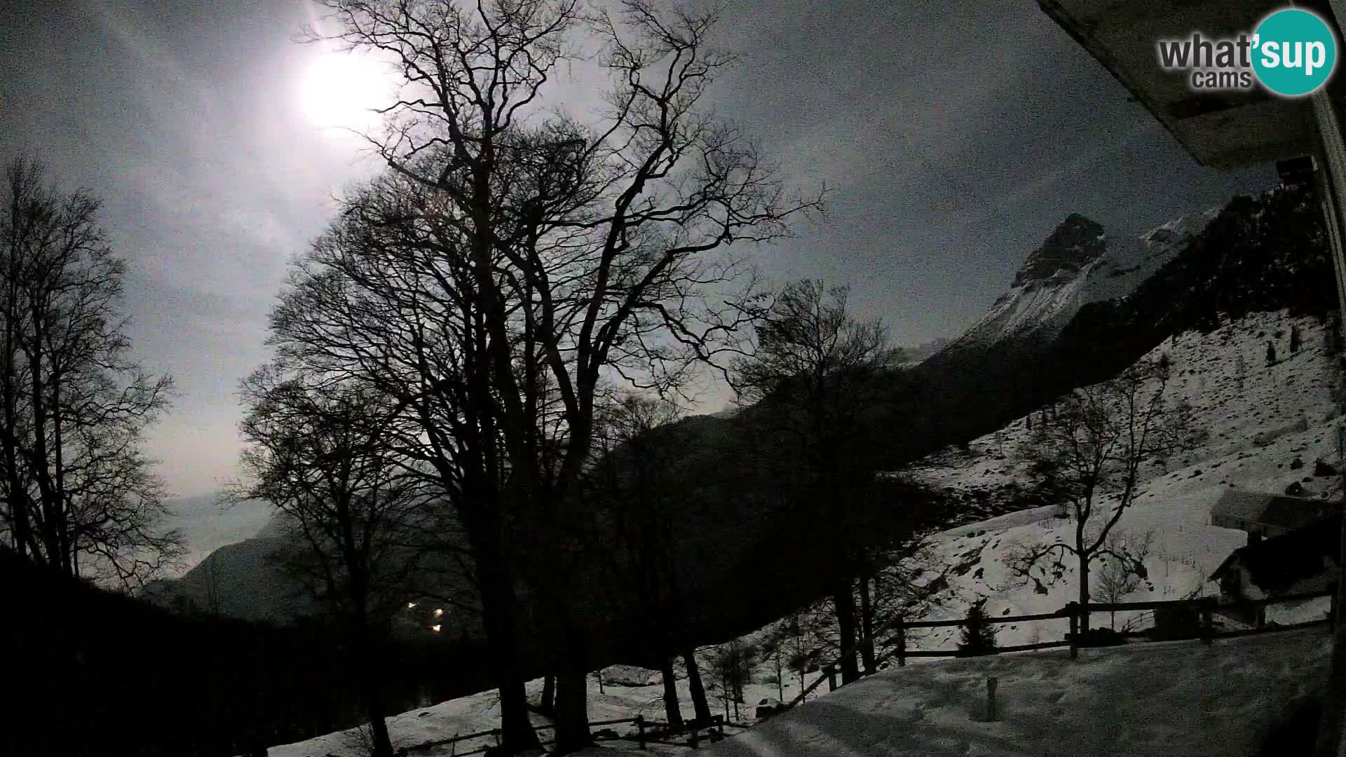 Planinarski dom na planini Razor (1315) | Pogled na Tolminski Migovec