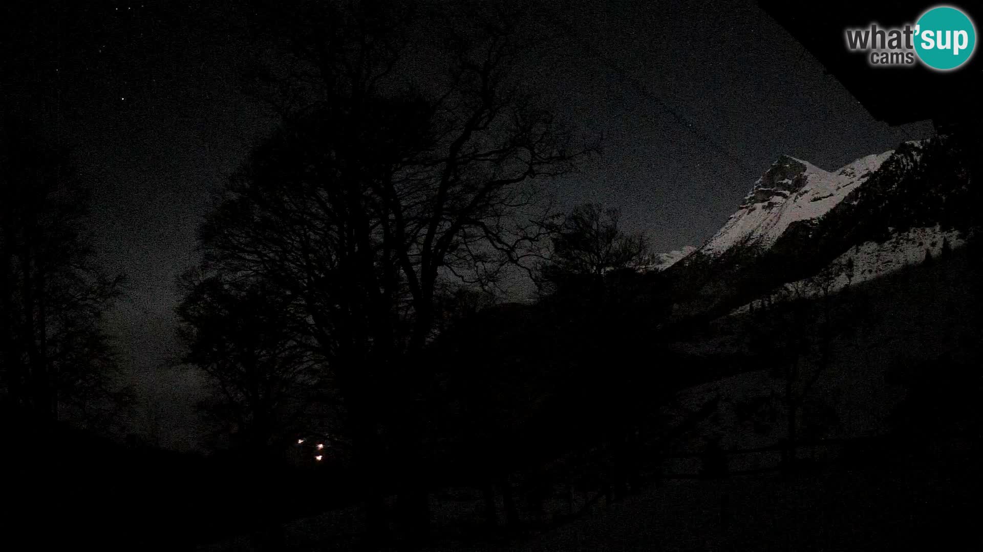 Planina Razor Mountain Hut live cam (1315) | view to Tolminski Migovec