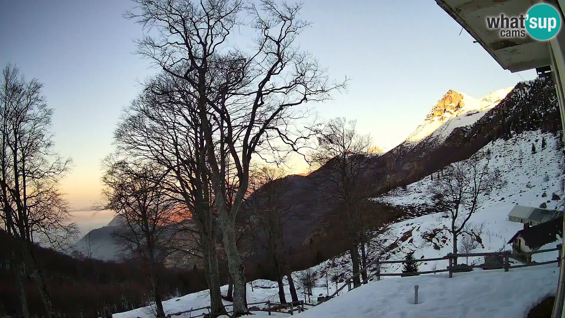 Planina Razor Mountain Hut live cam (1315) | view to Tolminski Migovec