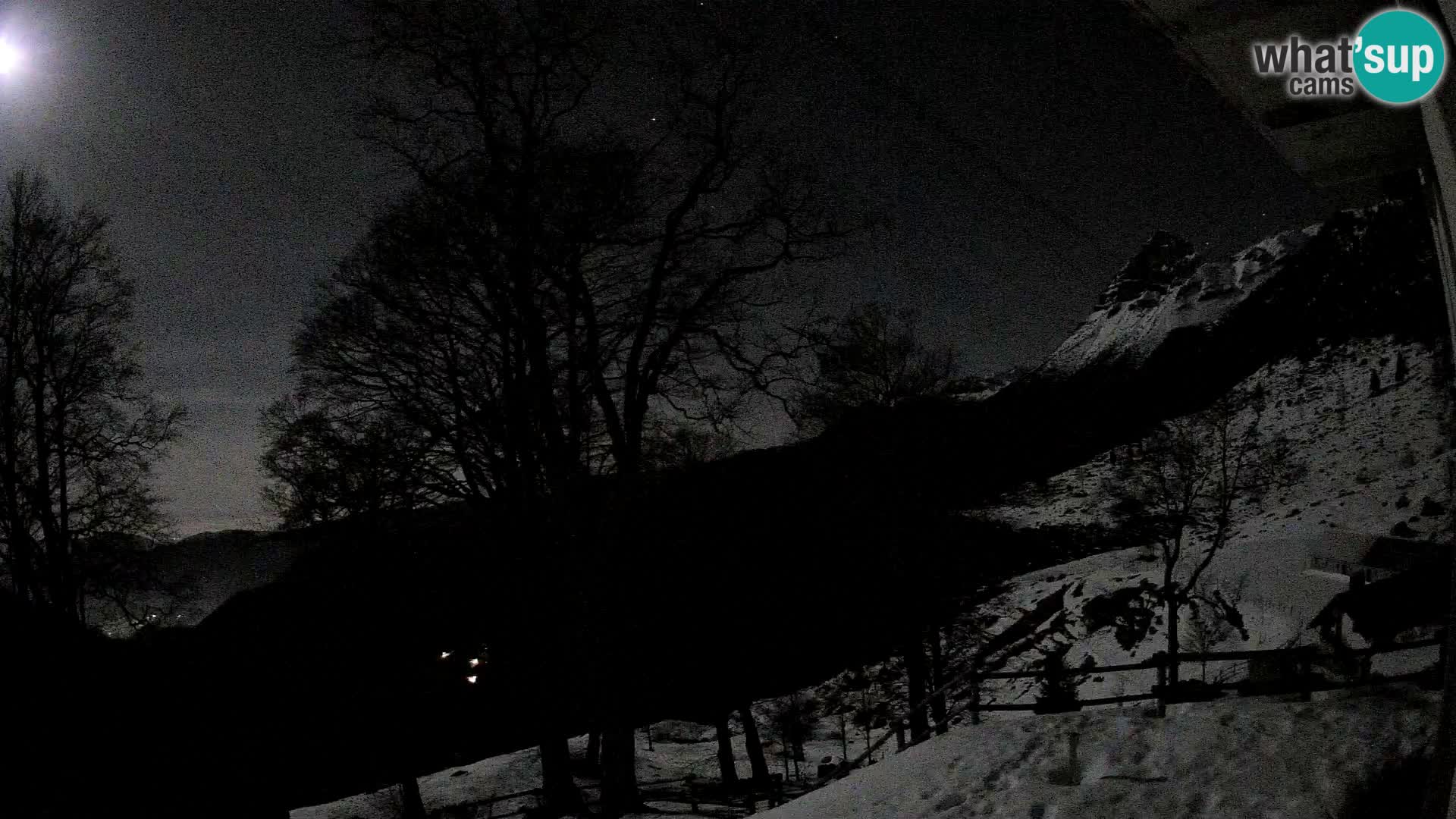 Planina Razor Mountain Hut live cam (1315) | view to Tolminski Migovec