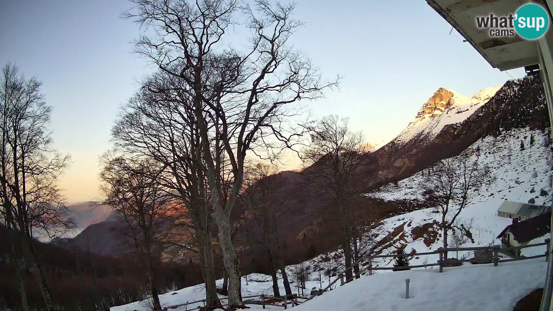 Planina Razor Bergütte Webcam (1315) | Blick auf Tolminski Migovec