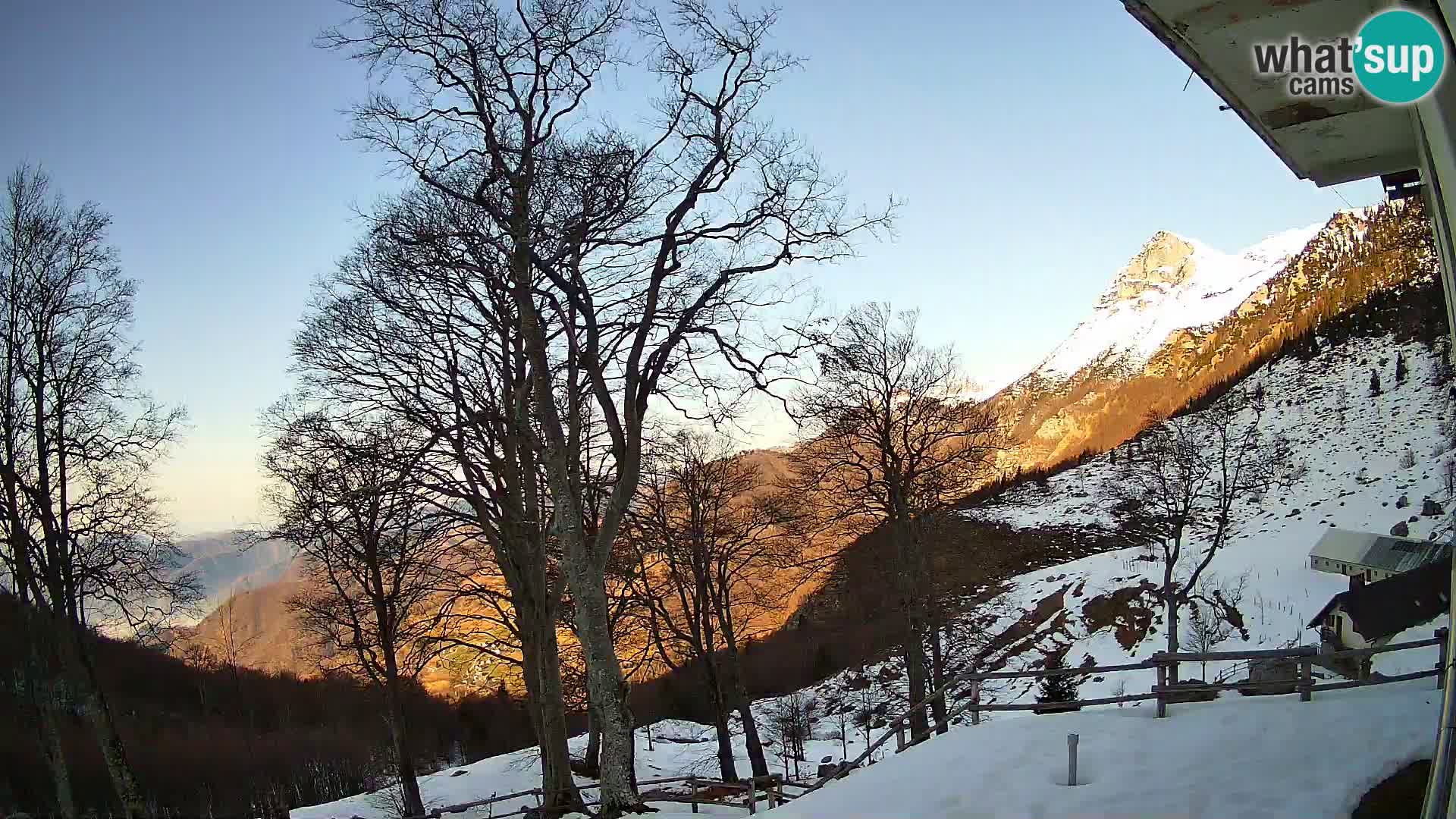 Planinarski dom na planini Razor (1315) | Pogled na Tolminski Migovec