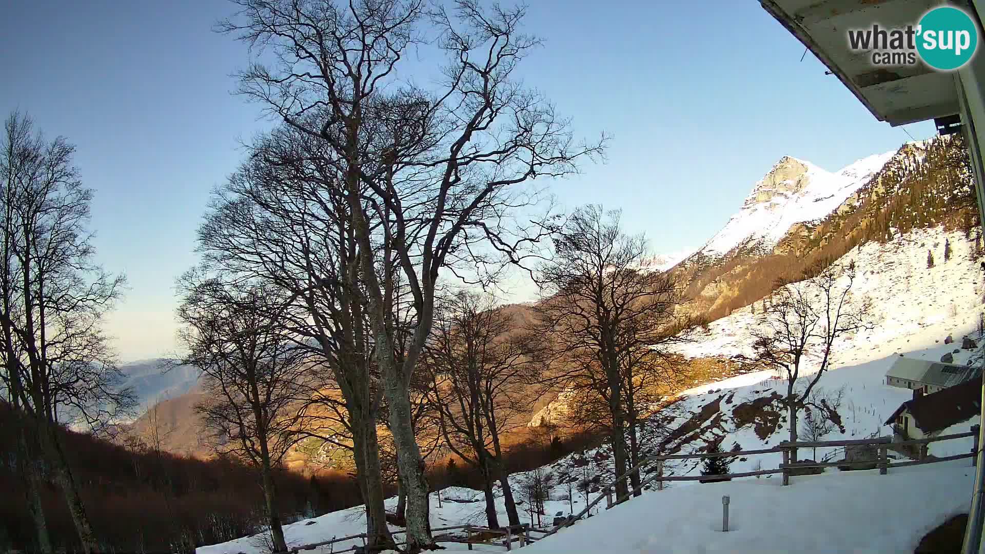 Planina Razor Bergütte Webcam (1315) | Blick auf Tolminski Migovec