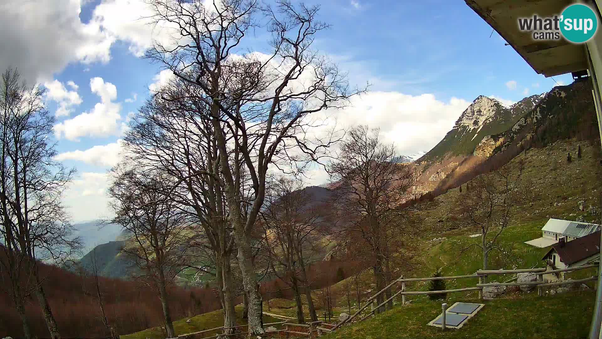 Baita di montagna Planina Razor webcam (1315) | vista su Tolminski Migovec