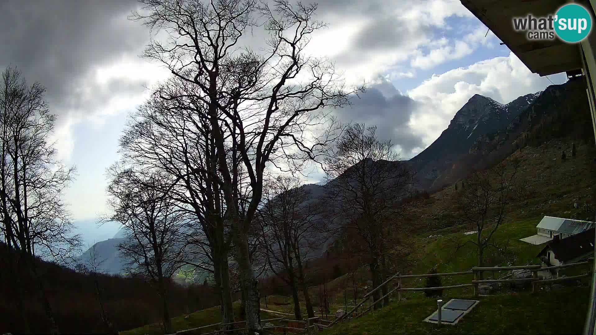 Planina Razor Mountain Hut live cam (1315) | view to Tolminski Migovec