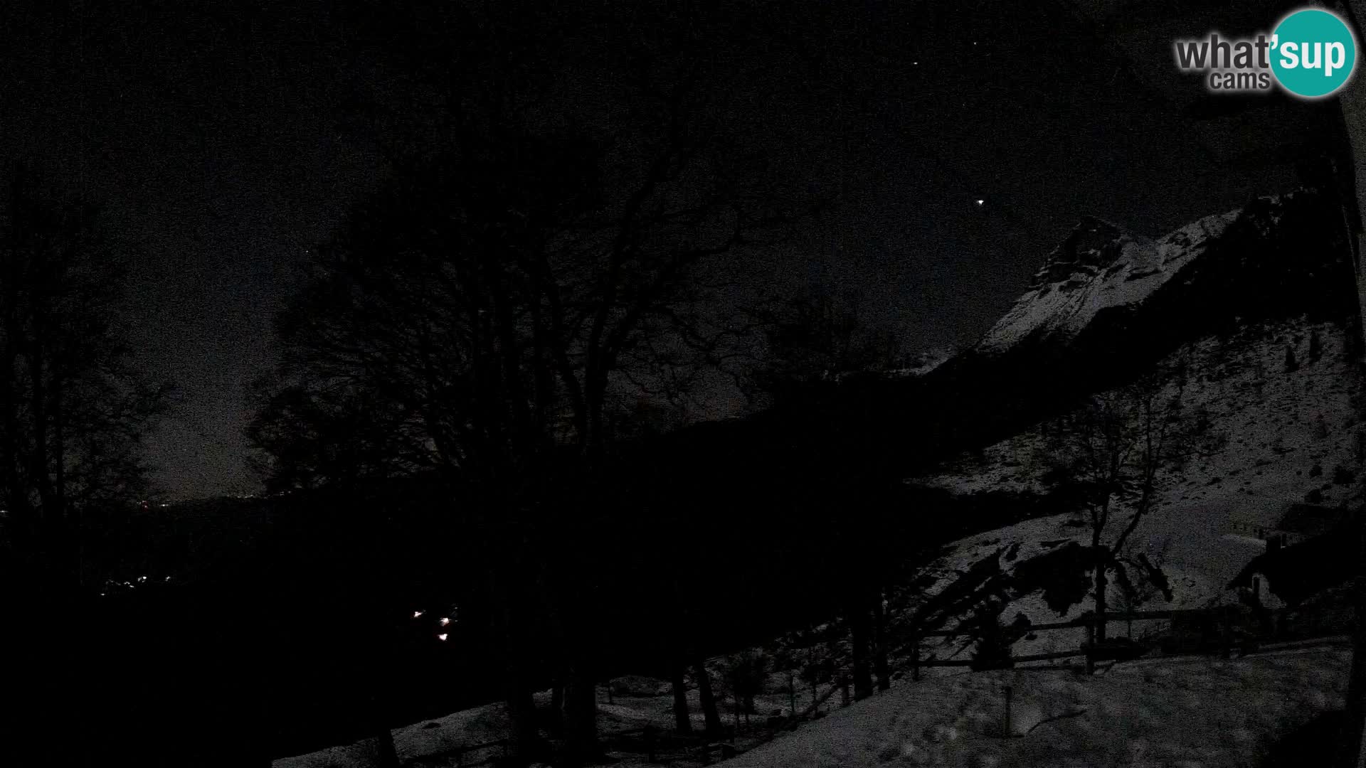 Planina Razor Mountain Hut live cam (1315) | view to Tolminski Migovec