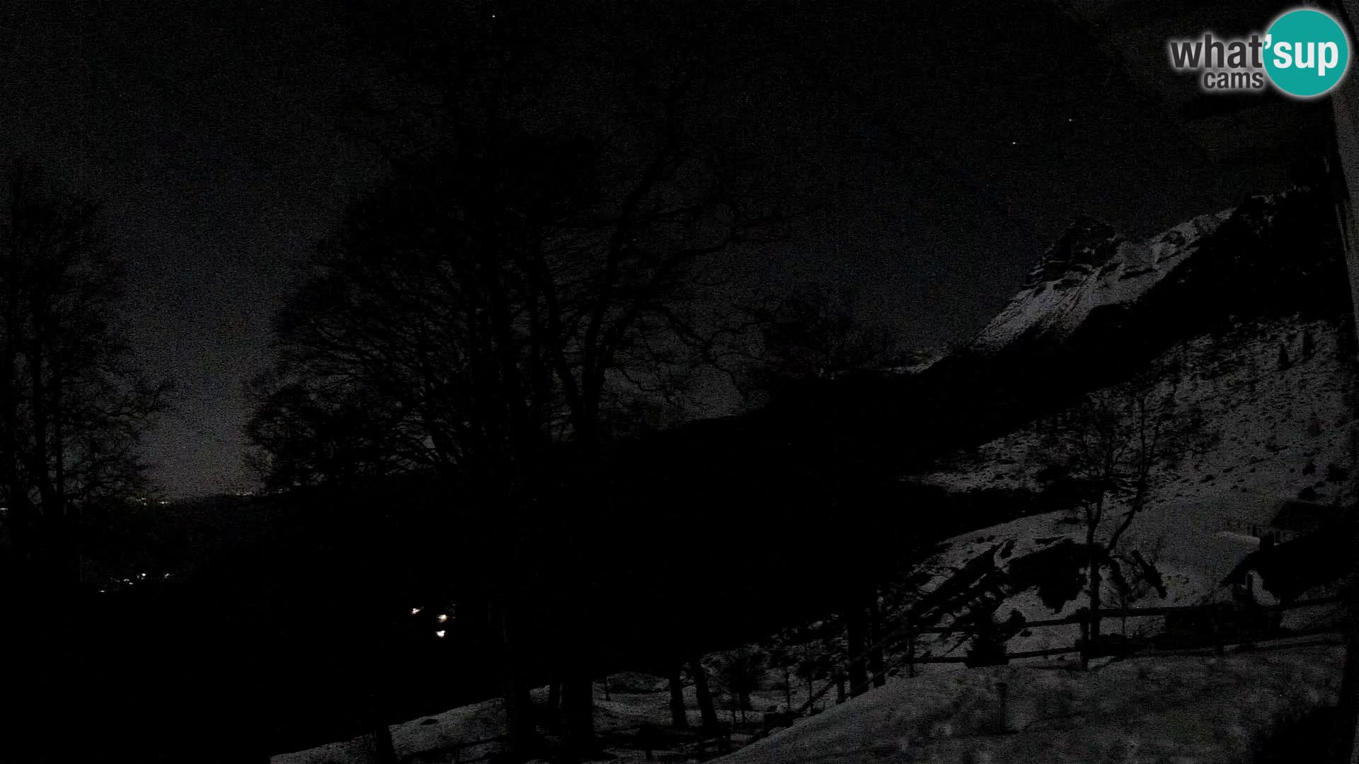 Planina Razor Mountain Hut live cam (1315) | view to Tolminski Migovec