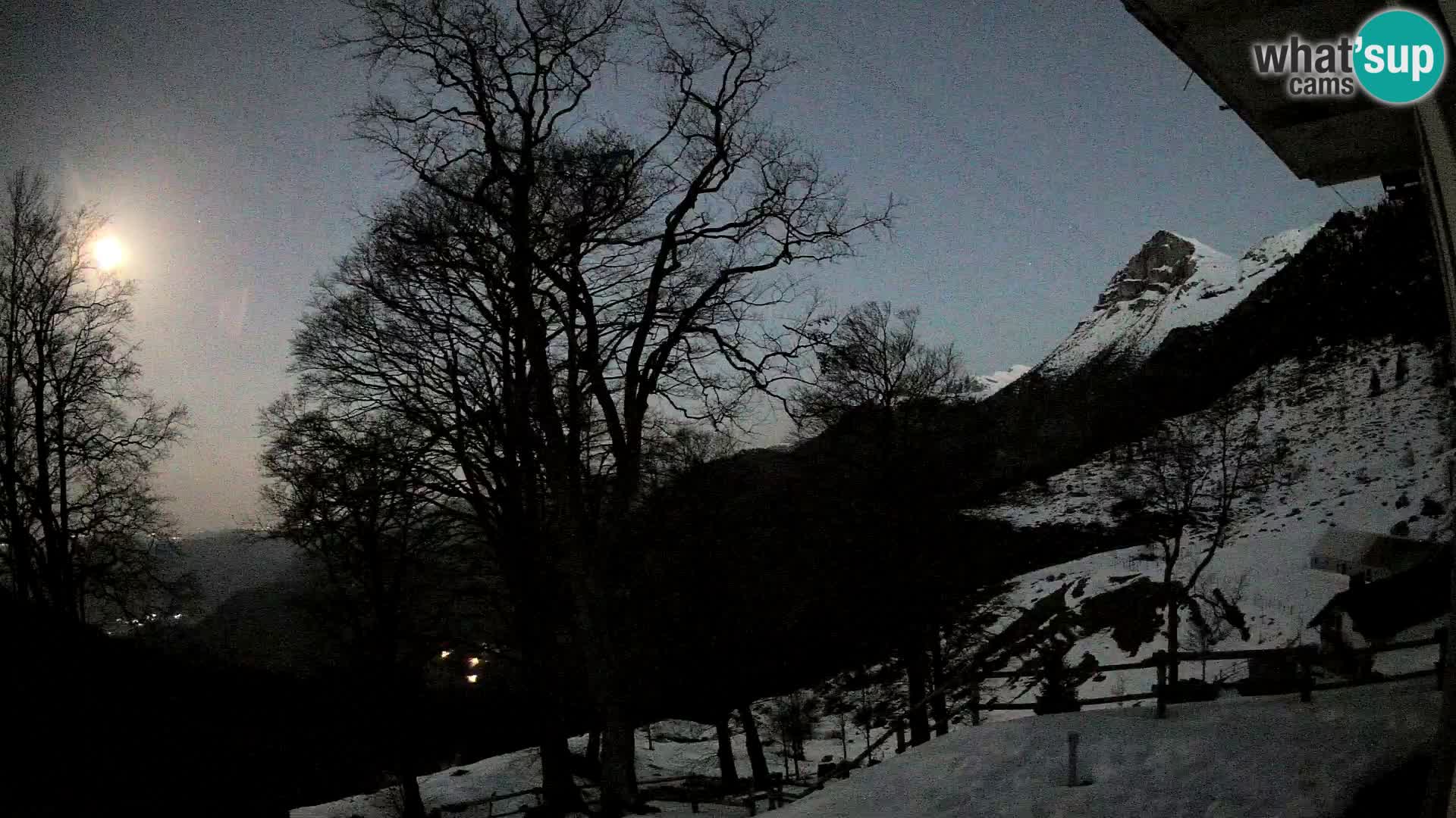 Planinarski dom na planini Razor (1315) | Pogled na Tolminski Migovec