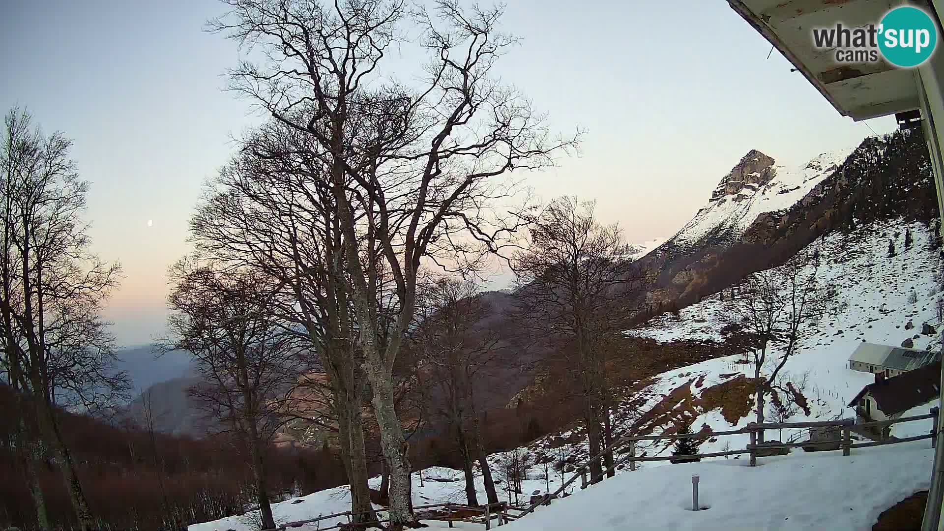 Baita di montagna Planina Razor webcam (1315) | vista su Tolminski Migovec