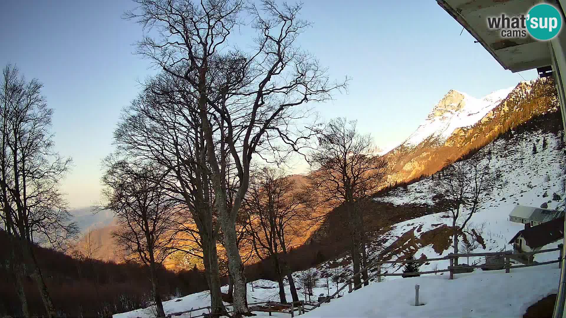 Planinarski dom na planini Razor (1315) | Pogled na Tolminski Migovec