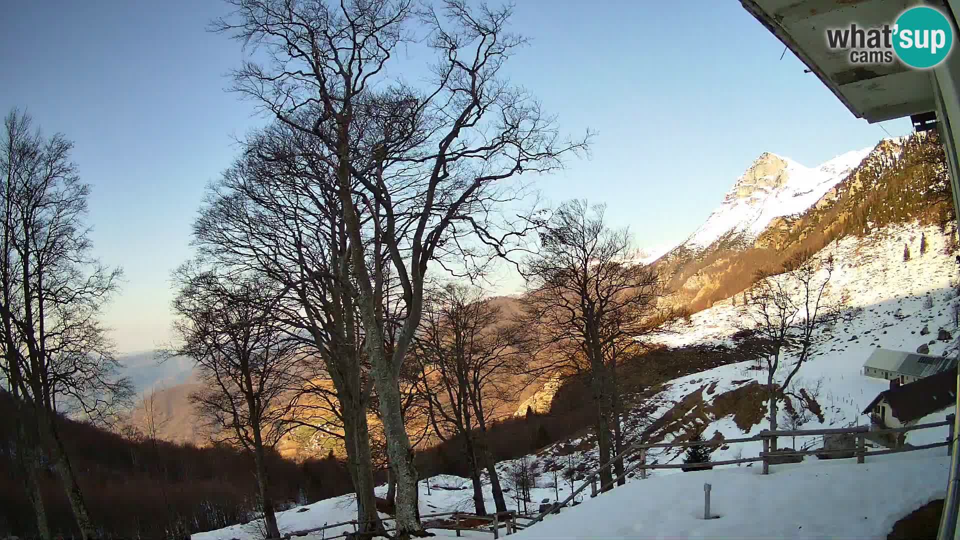 Refuge de la montagne Planina Razor caméra en direct (1315) | vue sur Tolminski Migovec