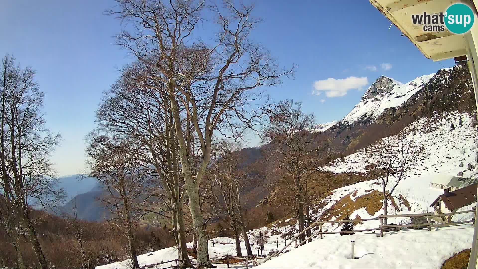 Planinarski dom na planini Razor (1315) | Pogled na Tolminski Migovec