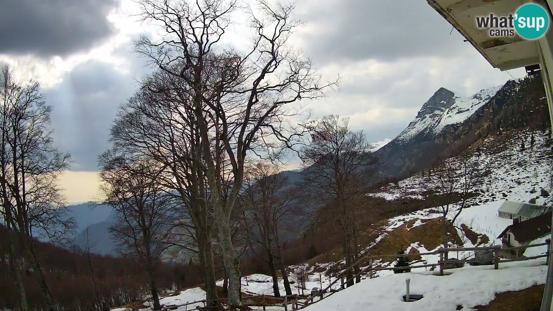 Planinarski dom na planini Razor (1315) | Pogled na Tolminski Migovec