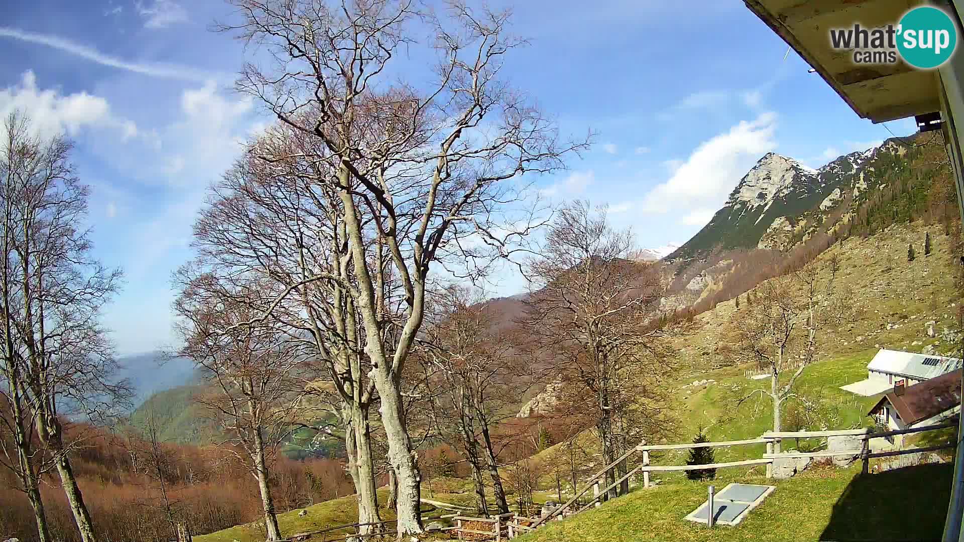 Planinarski dom na planini Razor (1315) | Pogled na Tolminski Migovec