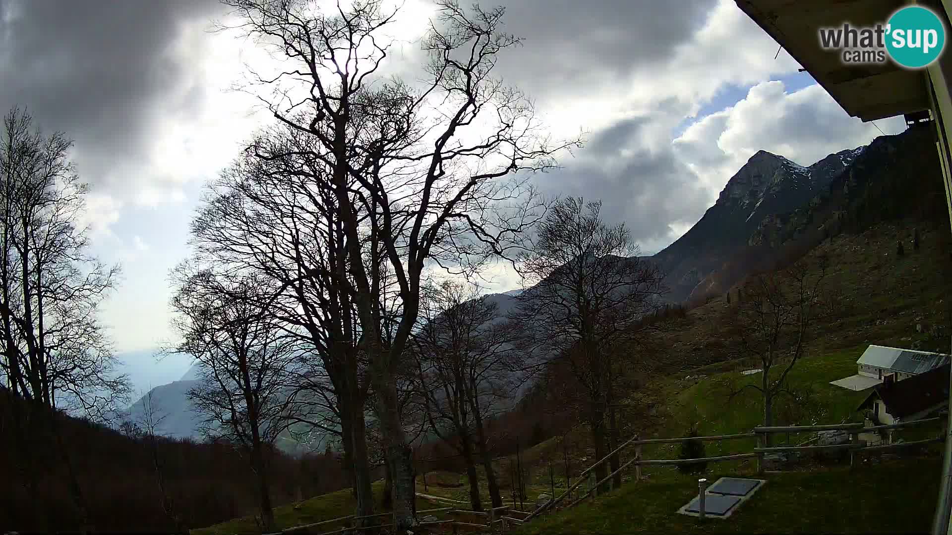 Refuge de la montagne Planina Razor caméra en direct (1315) | vue sur Tolminski Migovec