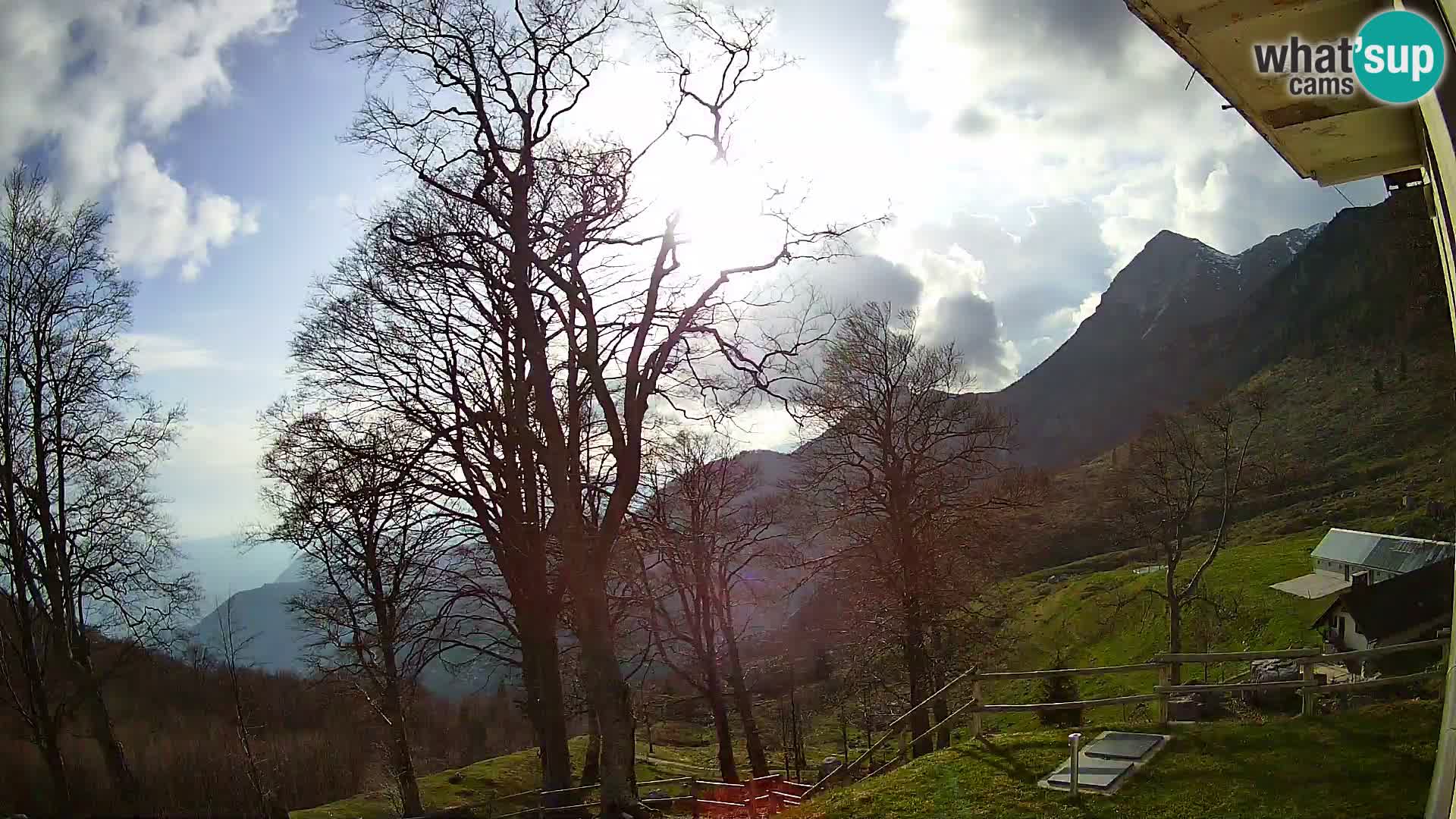 Planina Razor Bergütte Webcam (1315) | Blick auf Tolminski Migovec