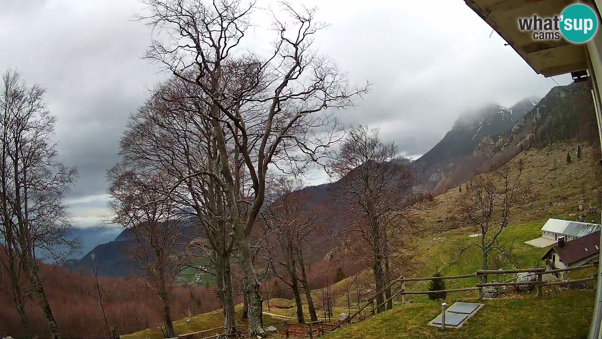 Refuge de la montagne Planina Razor caméra en direct (1315) | vue sur Tolminski Migovec