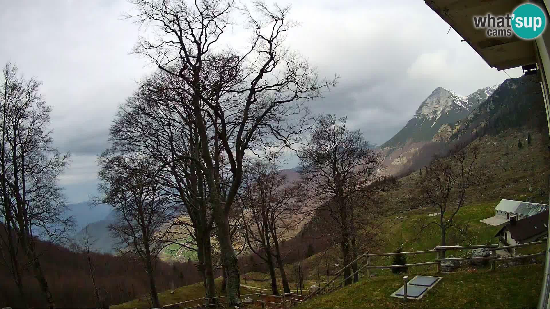 Planinarski dom na planini Razor (1315) | Pogled na Tolminski Migovec