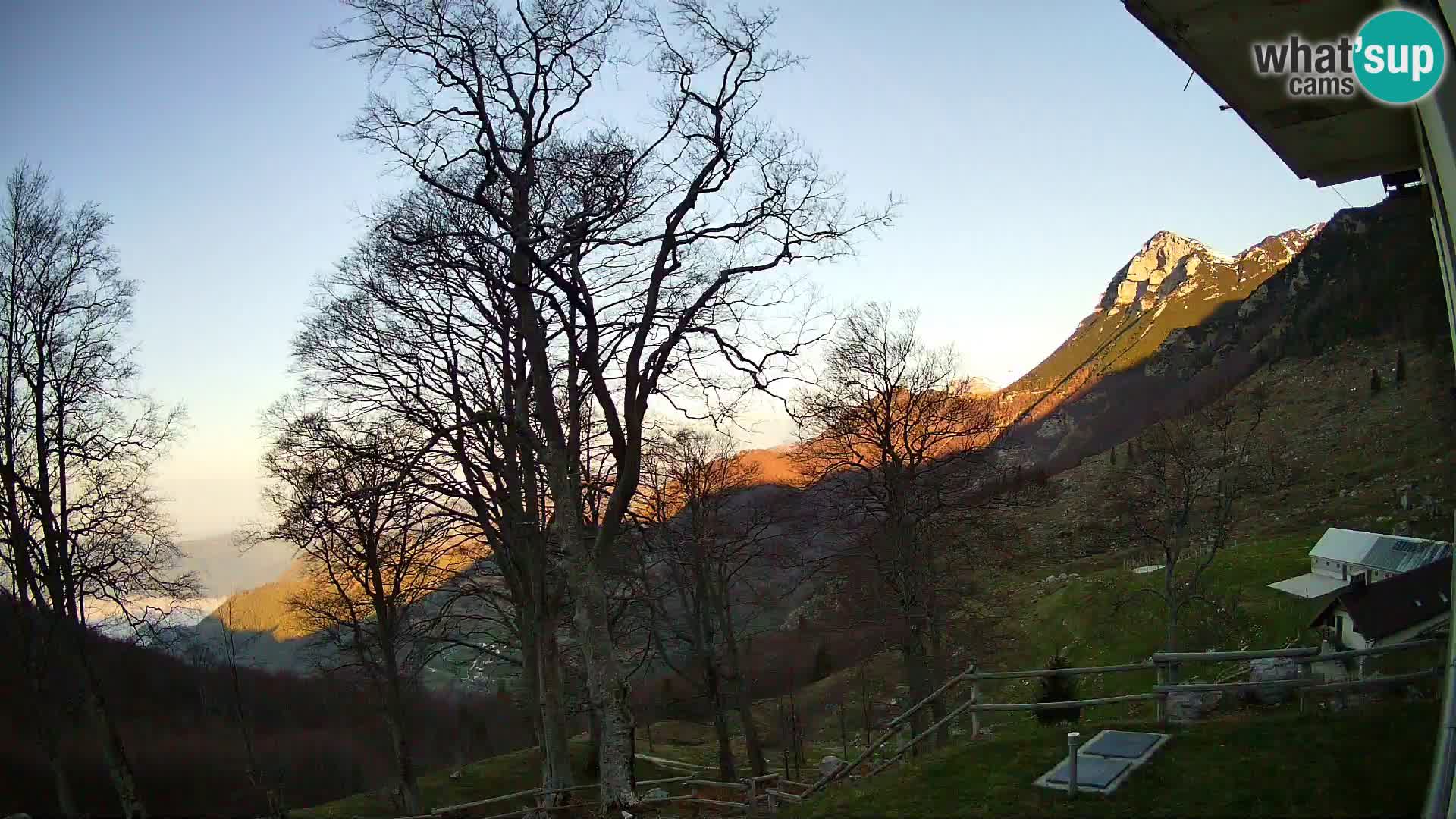 Refuge de la montagne Planina Razor caméra en direct (1315) | vue sur Tolminski Migovec