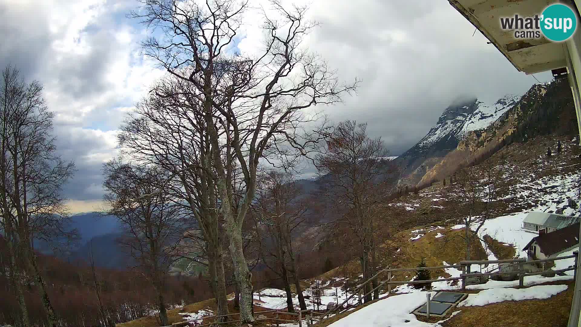 Planina Razor Mountain Hut live cam (1315) | view to Tolminski Migovec