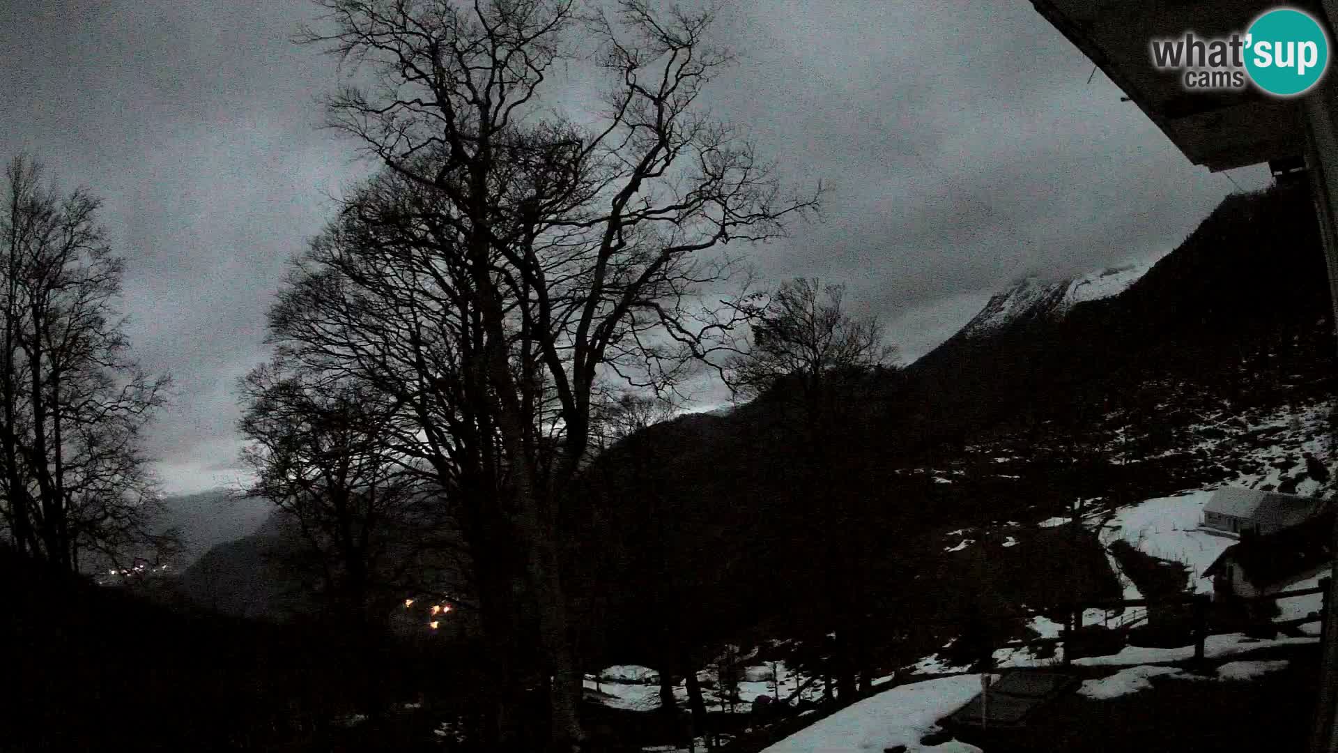 Baita di montagna Planina Razor webcam (1315) | vista su Tolminski Migovec