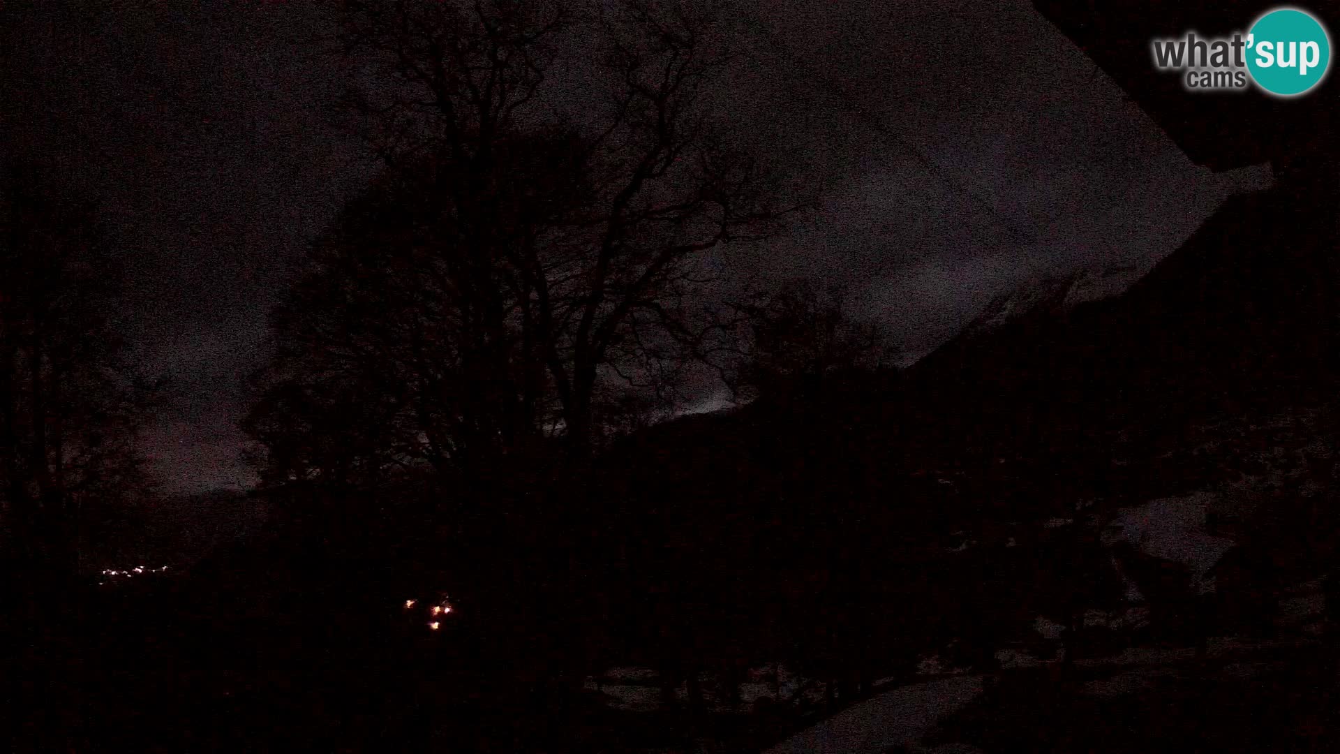 Koča na Planini Razor spletna kamera (1315) | Pogled na Tolminski Migovec